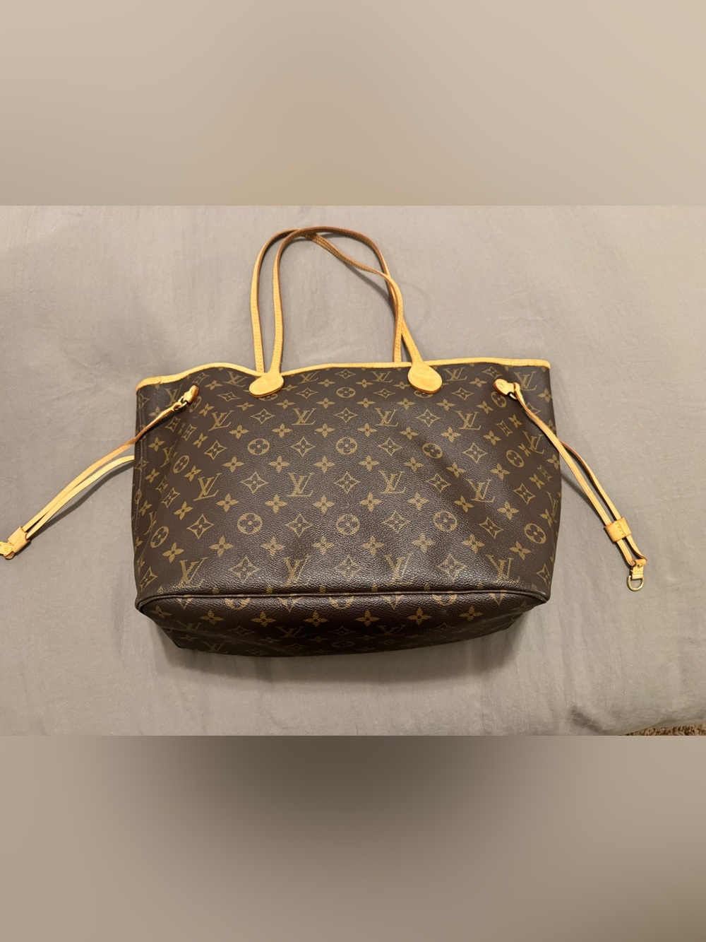 Louis Vuitton Neverfull MM - Picture 11 of 13